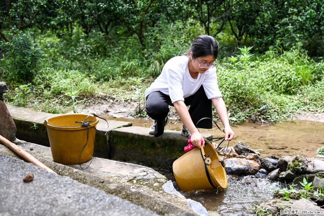 全网追的“扁担女孩”，找了一份暑假工，时薪12元 - 果洛生活资讯 - 果洛28生活网 guoluo.28life.com