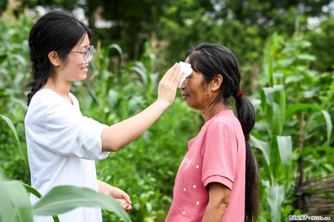 全网追的“扁担女孩”，找了一份暑假工，时薪12元 - 果洛生活资讯 - 果洛28生活网 guoluo.28life.com